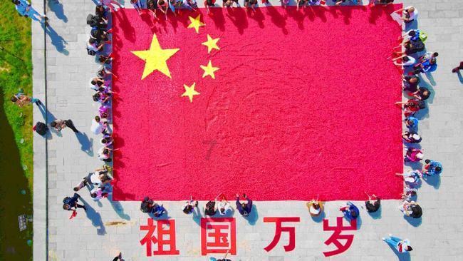 《繁花》爷叔至死不知，阿宝给自己留的后路，远比他的强上百倍